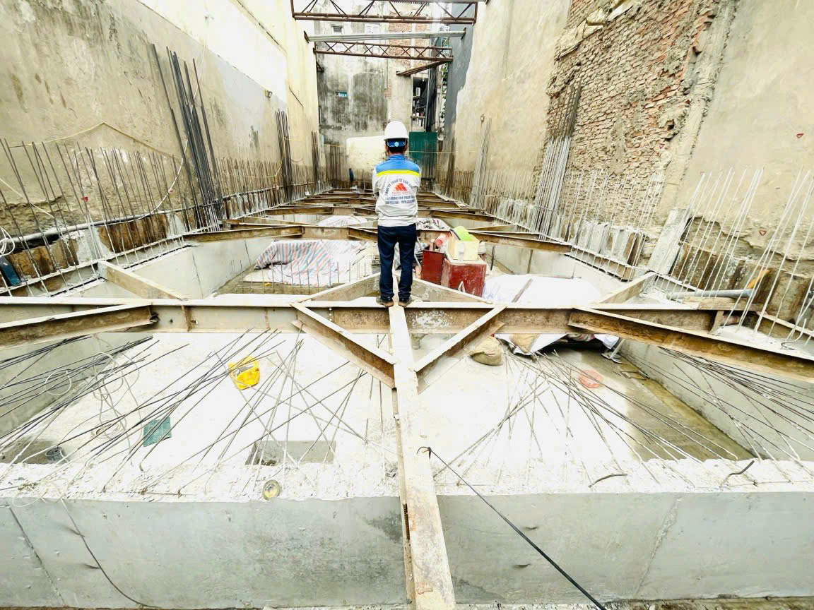 đổ  bê  tông móng