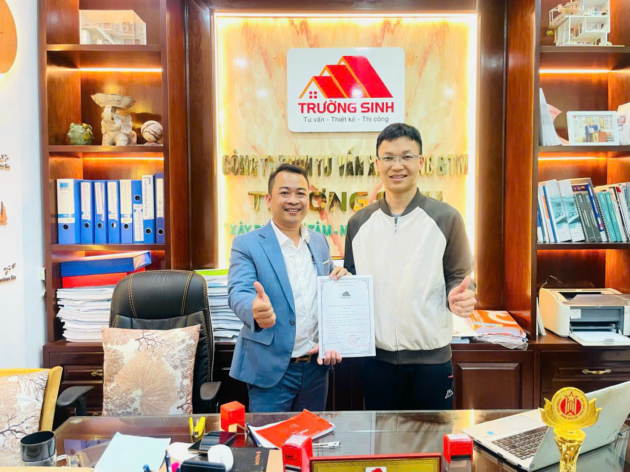 ký kết hợp đồng xây nhà