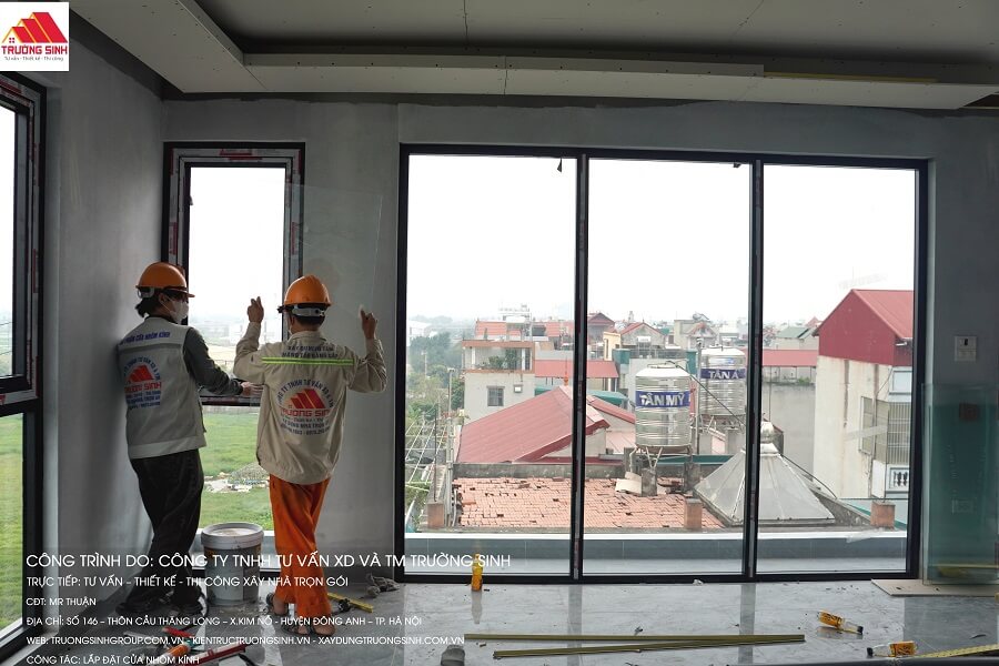 Lắp đặt kính và phụ kiện