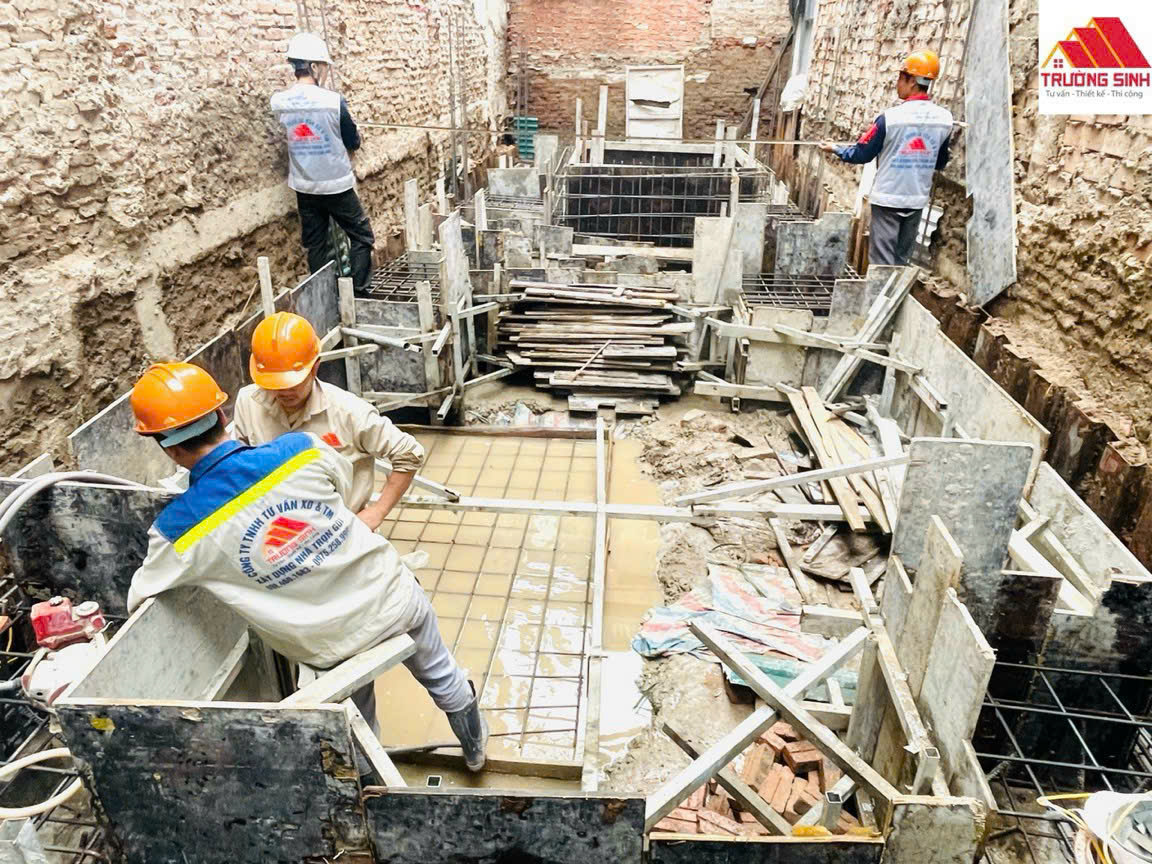 chuẩn  bị  đổ bê tông móng