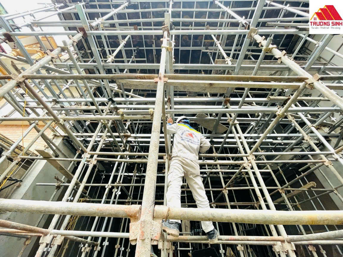 hệ  thống  giàn giáo lắp đặt rất kiên cố