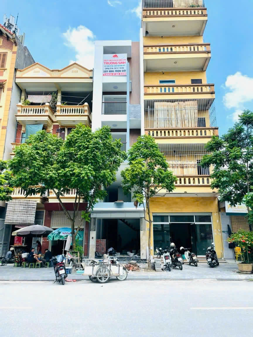 ngôi  nhà  đang dần được hoàn thiện