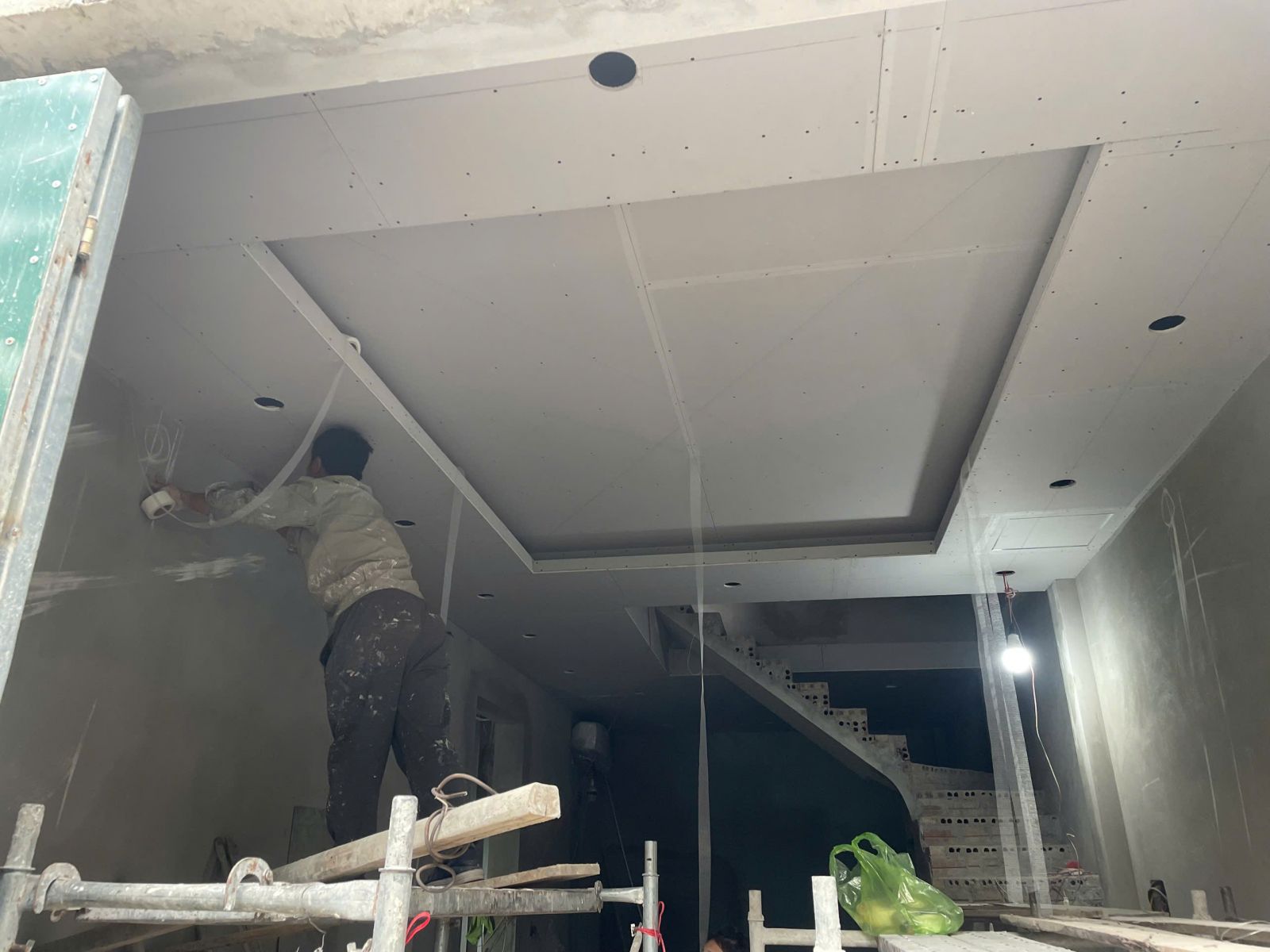 Công tác đóng trần thạch cao