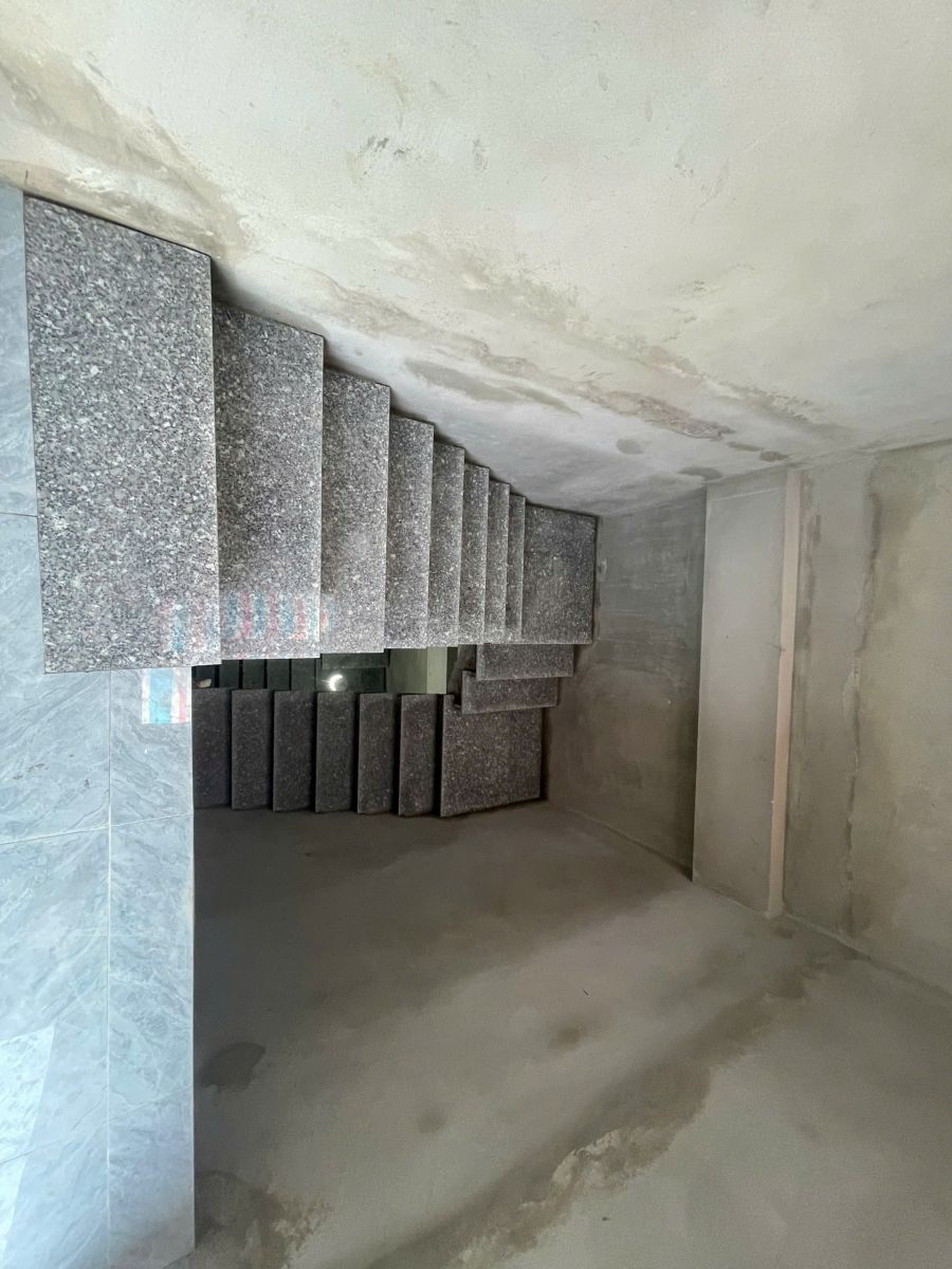 Ốp lát cầu thang