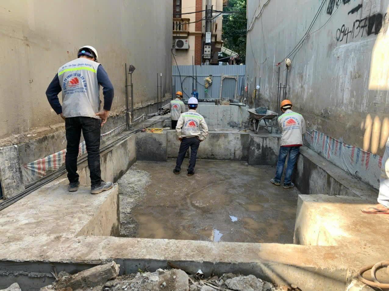 đổ  bê  tông móng