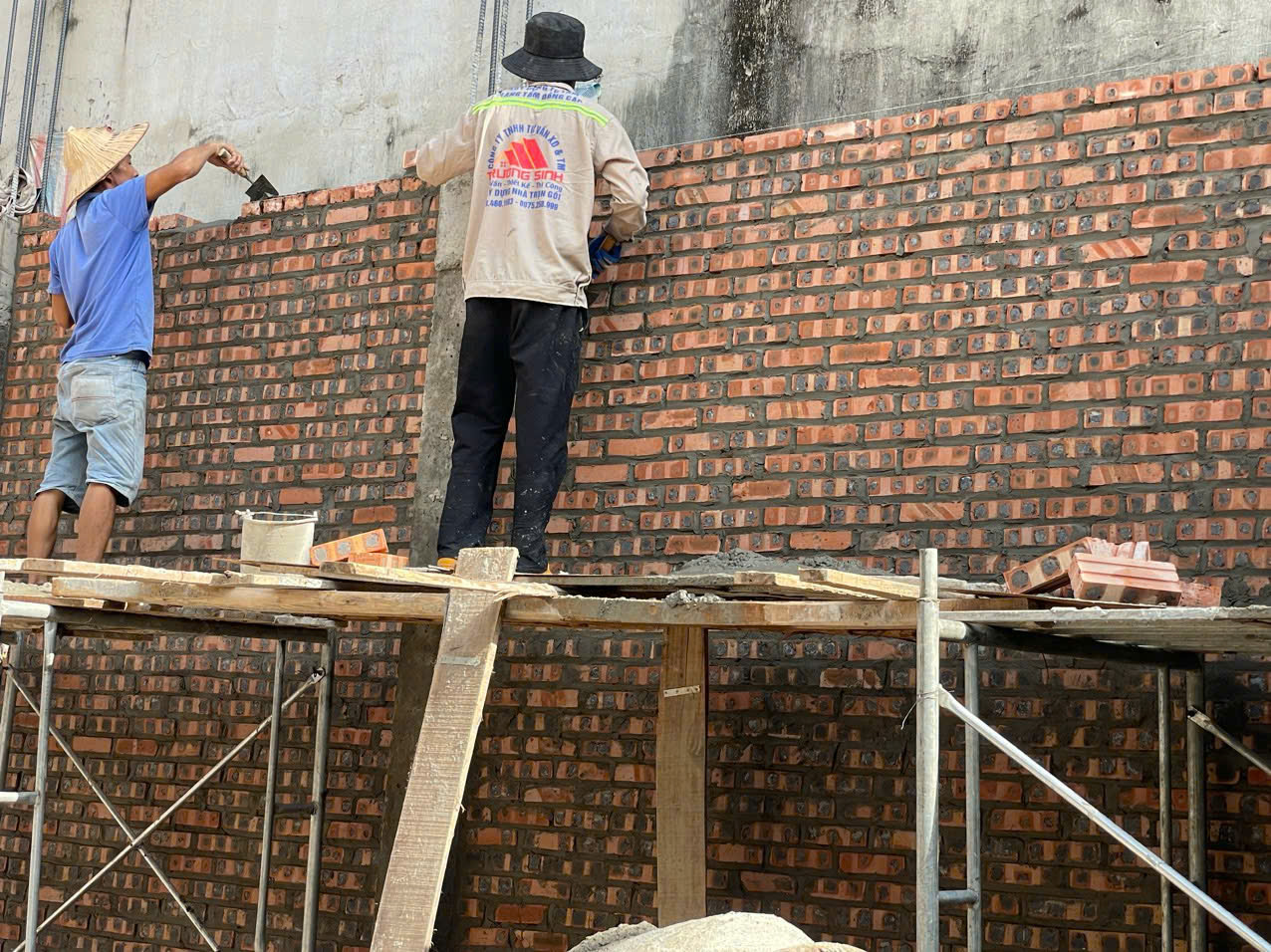 Xây thô nhà Tân Khai 1
