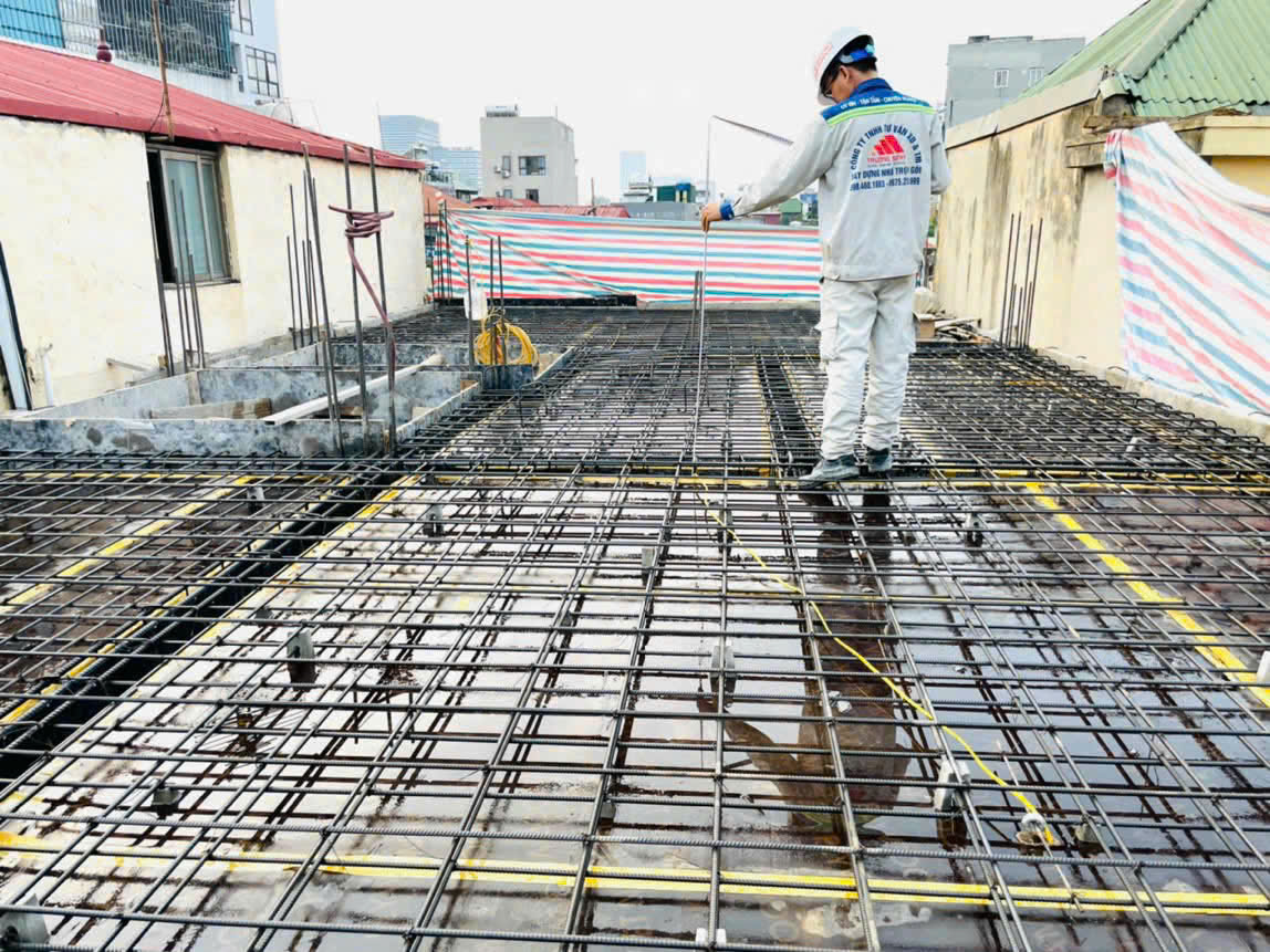 kỹ sư kiểm tra cốt thép